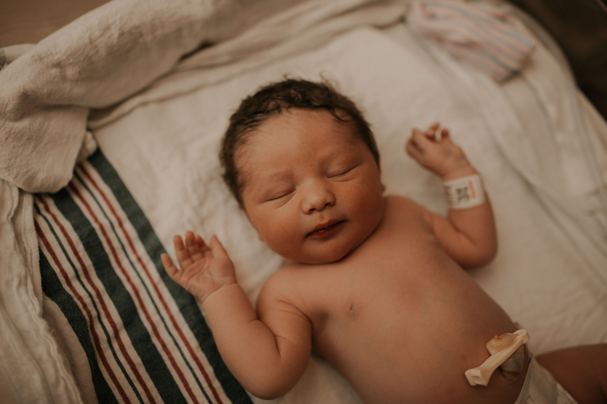 Birth photography vs Fresh 48 photography: what's the difference? Learn what each captures and which option may be right for your family in Ocala, FL.